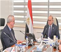 وزير الاستثمار والتجارة الخارجية يبحث مع مسؤولي شركة "ألستوم" سبل توطين صناعة النقل
