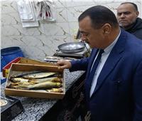 ضبط 2.5 طن ملح طعام ورنجة وفسيخ مجهولة المصدر بدمياط 