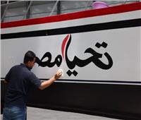 الفريق أسامة ربيع يتفقد أعمال بناء قاطرات "عزم" 