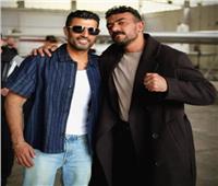 أحمد العوضي يثير الجدل في أحدث ظهور له رفقة محمد سامي