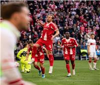 بايرن ميونخ يهزم شتوتجارت ويحسم لقب الدوري الألماني