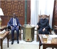 «الطيب» يستقبل سفير مالي ويؤكد استعداد الأزهر لزيادة المنح الدراسية وتدريب الأئمة 