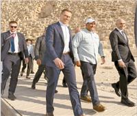 رئيس فنلندا يزور المتحف الكبير والأهرامات