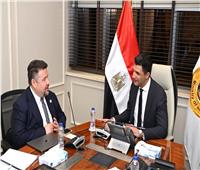 وزير الصناعة يبحث مع وفد شركة إيچيبت آمون للأمونيا الخضراء مشروعًا جديداً 