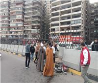انقلاب سيارة ملاكي واصطدامها بالجزيرة الوسطى بكورنيش الإسكندرية 