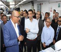 وزير الصناعة ومحافظ بني سويف يتفقدان مجمع الأسمنت ومصانع الملابس
