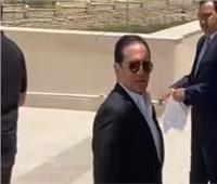 محمد ثروت يشارك في جنازة هاني شاكر وسط أجواء من الحزن