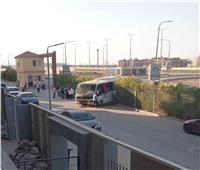 أتوبيس المدرسة الطائش يقتحم سور كمبوند بحدائق أكتوبر