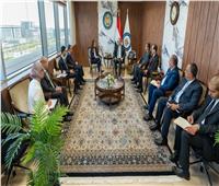 وزير البترول يبحث مع بي بي البريطانية التقدم في حفر آبار جديدة للغاز الطبيعي