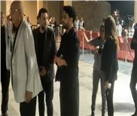 أحمد جمال يقدم واجب العزاء في وفاة هاني شاكر بمسجد أبو شقة