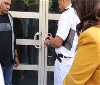 الداخلية: اتخاذ الإجراءات القانونية ضد 145 محلاً مخالفًا لمواعيد الغلق