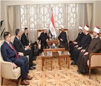 وزير الأوقاف يستقبل مفتي بولندا لتعزيز التعاون الديني والثقافي 
