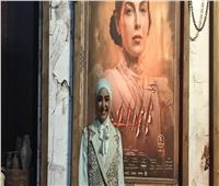 هلا رشدي تخطف الأنظار على السجادة الحمراء في العرض الخاص لفيلم «أسد»