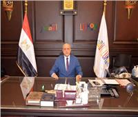 حفاظاً على أرواحهم من لهيب الصيف.. محافظ الأقصر يوقف عمل عمال النظافة ميدانياً وقت الذروة