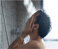 الصباح أم الليل؟ خبراء يكشفون أفضل وقت للاستحمام