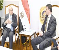 وزير الصناعة يدعو الشركات الفرنسية للاستفادة من المزايا التنافسية المتاحة بمصر