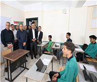 رئيس الوزراء يتفقد مجمع بولاق الدكرور التعليمي ويؤكد أهمية تدريس ما يتعلق بالبرمجة