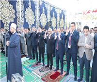 المحافظون ونوابهم يؤدون صلاة العيد بالمحافظات  
