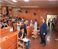 رئيس جامعة كفر الشيخ يتفقد امتحانات الفصل الدراسي الثاني 