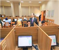 رئيس جامعة كفر الشيخ يتفقد الامتحانات الإلكترونية ويؤكد الالتزام بمعايير الجودة والانضباط