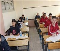 طلاب الشهادة الإعدادية بالقليوبية يؤدون امتحانات الفصل الدراسي الثاني 