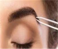 هل إزالة شعر الحاجبين تُعد نمصًا محرمًا؟.. أمين الفتوى يجيب