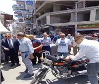 خلال جولته.. محافظ الدقهلية يضبط دراجة نارية ويقرر التحفظ عليها