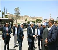 رئيس الوزراء يتفقد أعمال ترميم وإعادة إحياء مسجد المسبح 