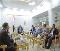 محافظ قنا يستقبل النقيب العام لأطباء مصر ويؤكد تعزيز التعاون لدعم القطاع الطبي 
