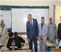 محافظ كفر الشيخ يتفقد لجان امتحانات الشهادة الإعدادية 