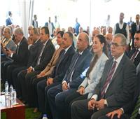 وزير العمل يزور"النساجون الشرقيون" لتشجيع الاستثمار والتنمية ويكرم العمال