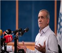 الرئيس الإيراني: الدبلوماسية والدفاع ركيزتا قوتنا الوطنية