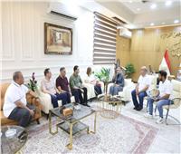 محافظ الوادي الجديد تلتقي وفد شركة طيران الخدمات البترولية
