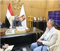محافظ الوادي الجديد تبحث إنشاء مجمع صناعات غذائية ومدرسة تكنولوجية تطبيقية