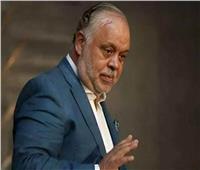 «متجيش هنا تاني».. مشادة بين أشرف زكي ومصور في أحد العزاءات