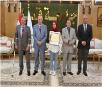 طالبتان بكلية العلوم بقنا تفوزان بجائزة أفضل بحث علمي لجامعات جنوب الصعيد