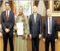 تسليم  43 عقدًا للمصانع والورش بـ «شق الثعبان»