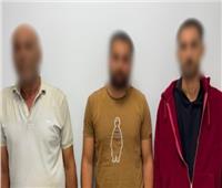 ضبط 3 أشخاص بتهمة الاعتداء على عامل بعصى خشبية بسبب خلافات مالية في البحيرة