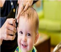 هل حلق شعر الطفل يجعله أكثر كثافة؟.. أطباء يحسمون الجدل