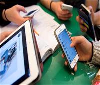 الإمارات تحدد سن استخدام وسائل التواصل الاجتماعي عند 15 عاماً