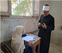 رئيس قطاع المعاهد الأزهرية يتفقد لجان امتحانات الكيمياء بقنا