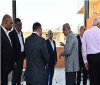 وزير الإنتاج الحربي يتابع تشغيل أحد خطوط الإنتاج بشركة أبو زعبل للكيماويات 