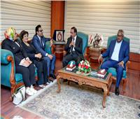 محافظ سوهاج يستقبل وفد وزارة الصحة لبدء تقييم المنشآت الطبية  