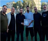 نادي هلال القدس يكرّم عدي الدباغ مهاجم الزمالك 