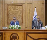 محافظ قنا: تحديث منظومة التوك توك ووضع كود تعريفي لكل مركبة