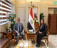 وزيرة التنمية المحلية تتابع مع محافظ الجيزة مشروعات الخطة الاستثمارية