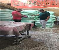 ضبط سلع غذائية منتهية الصلاحية وسجائر مجهولة ودقيق مهرب فى حملة بالإسكندرية 