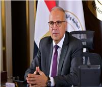 وزير الري يتابع موقف غرق أحد الصنادل بمنطقة ميناء السد العالي شرق ببحيرة ناصر