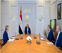 الرئيس السيسي يتابع معدلات الملاحة بقناة السويس ويوجه بتوطين صناعة الوحدات البحرية