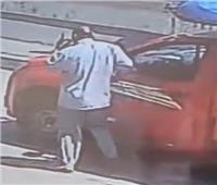 ضبط عامل سرق مبلغًا ماليًا من سيارة ربع نقل في البحيرة بعد تداول فيديو للواقعة